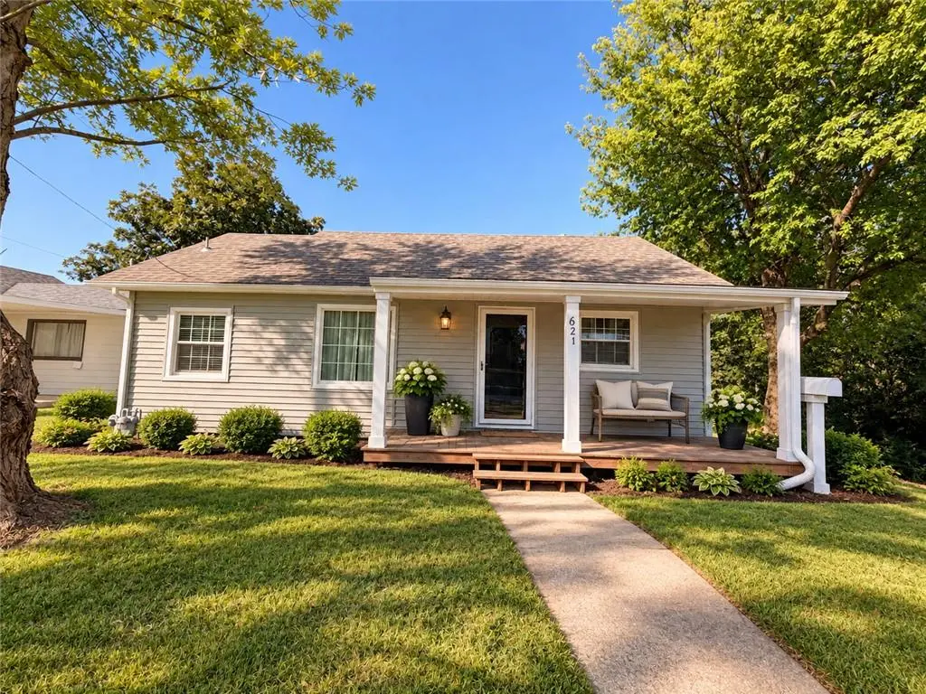 621 Spring AVE, Bonner Springs, KS 66012