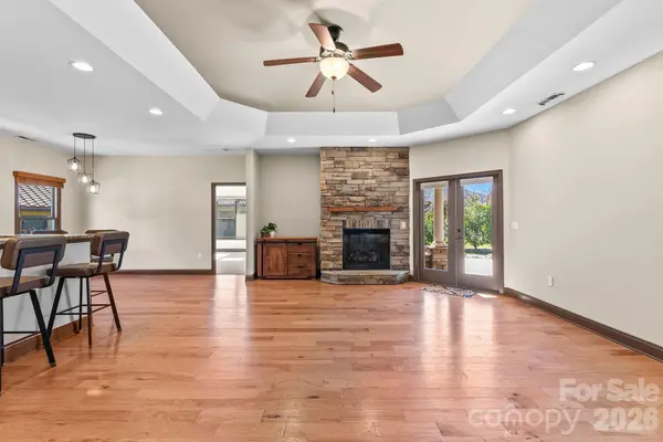 4 Pacifico DR, Asheville, NC 28806