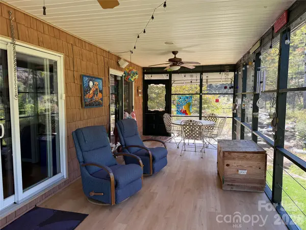67 Alan Retreat RD, Hendersonville, NC 28792