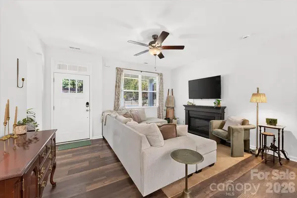 1816 Purser DR, Charlotte, NC 28215