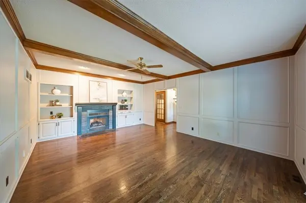 12917 Sherwood ST, Leawood, KS 66209