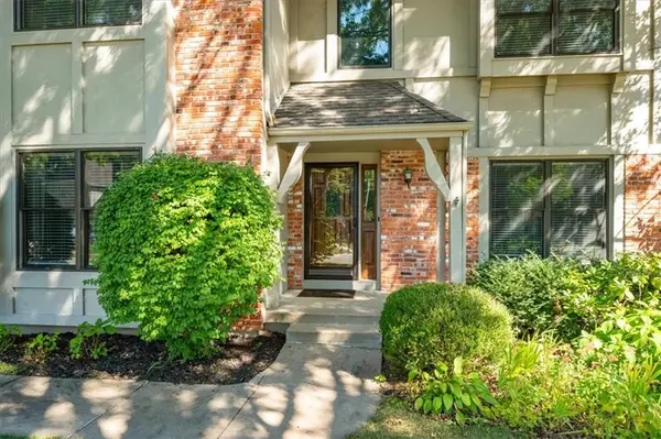 12917 Sherwood ST, Leawood, KS 66209