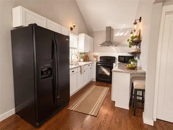 621 Spring AVE, Bonner Springs, KS 66012