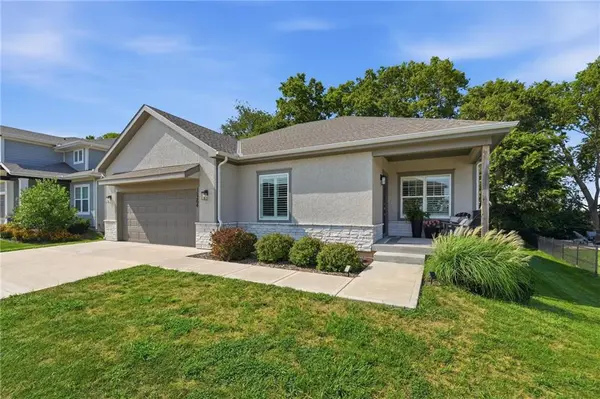 15264 W 171st TER, Olathe, KS 66062