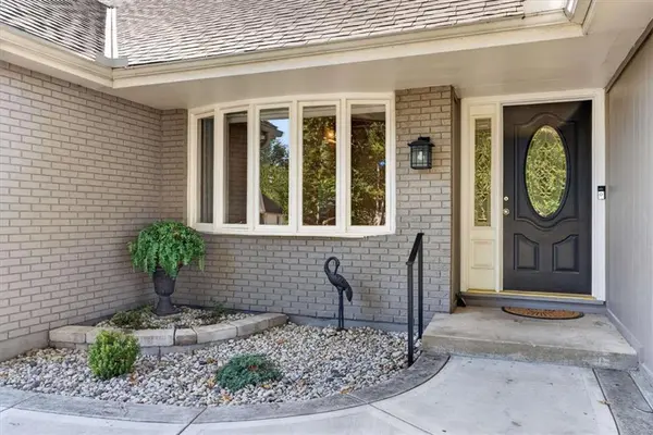 406 SE Richardson PL, Lee's Summit, MO 64063