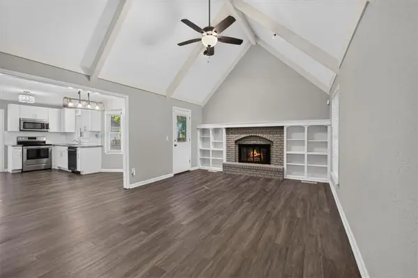 406 SE Richardson PL, Lee's Summit, MO 64063