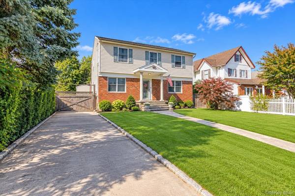 45 Carman AVE, East Rockaway, NY 11518