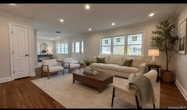 211 4th AVE, West Babylon, NY 11704