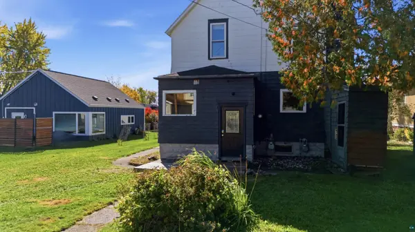 911 10th Ave, Two Harbors, MN 55616-4620
