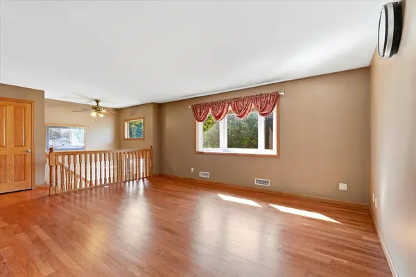 1721 Deerwood DR, Eagan, MN 55122