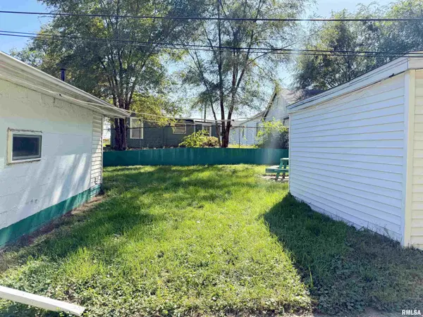 1421 S 13TH ST, Pekin, IL 61554