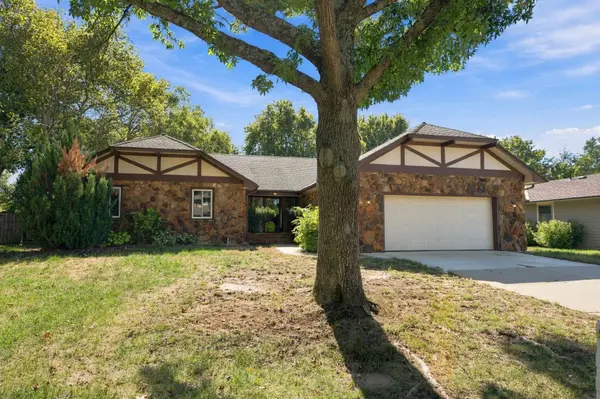 1204 N Armstrong Ct, Derby, KS 67037