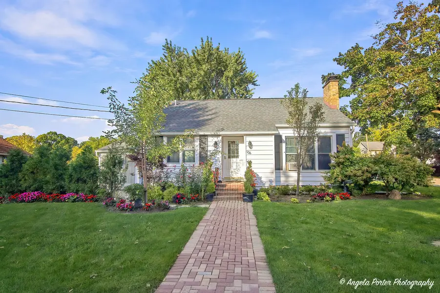 906 Ridge AVE, Mundelein, IL 60060