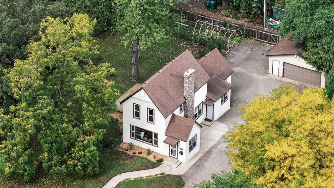 7418 Edgebrook DR, Saint Louis Park, MN 55426