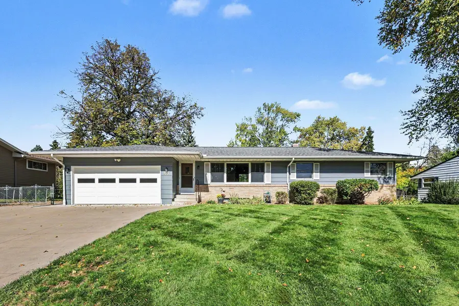 997 Arbogast ST, Shoreview, MN 55126