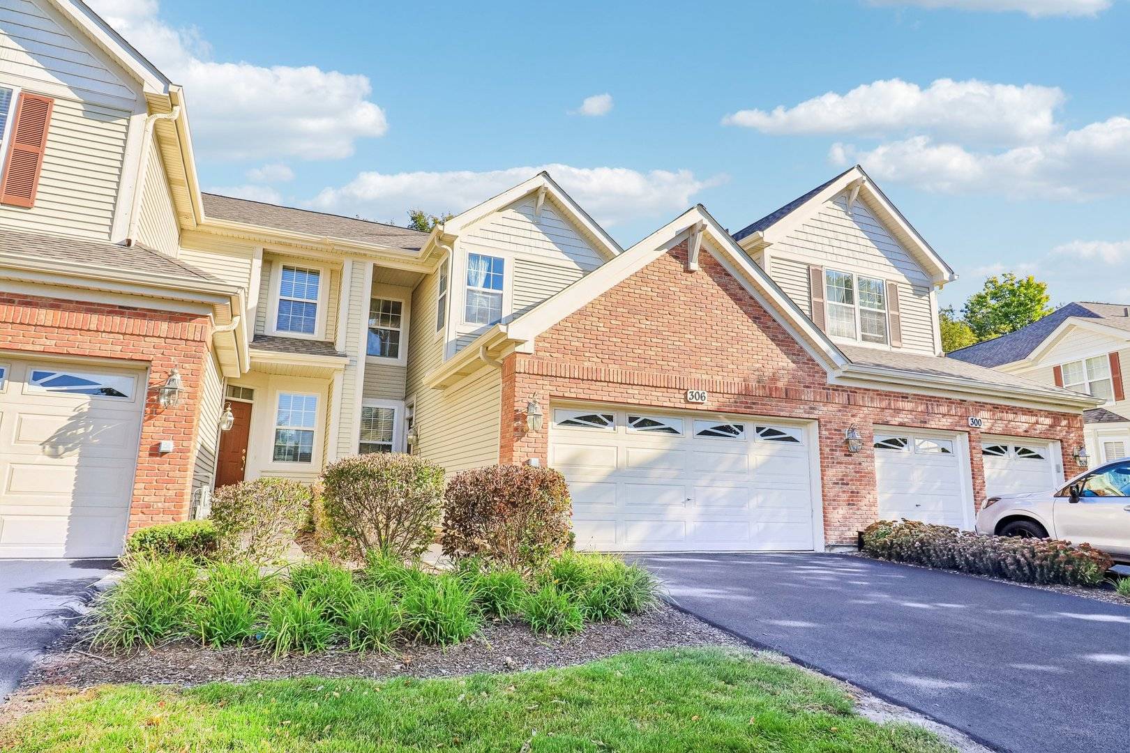 306 Remington DR, St. Charles, IL 60175
