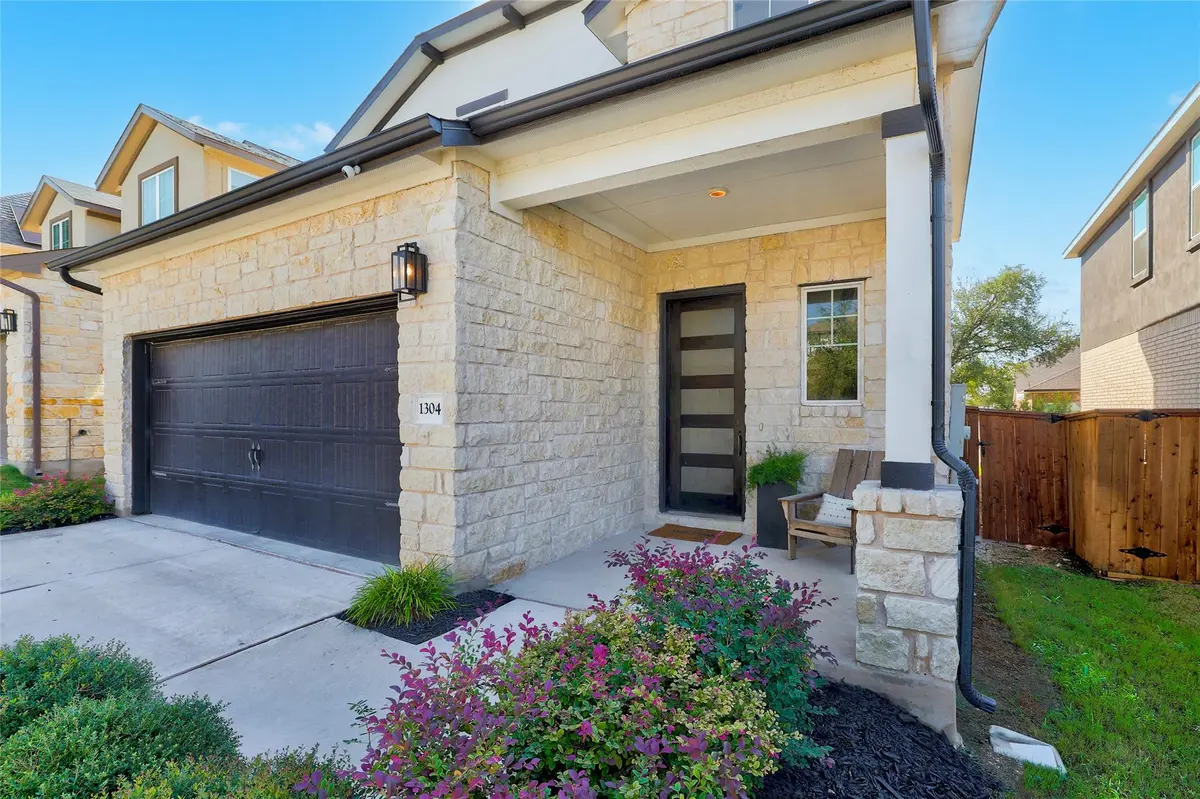 1304 Kneehigh LN, Georgetown, TX 78633
