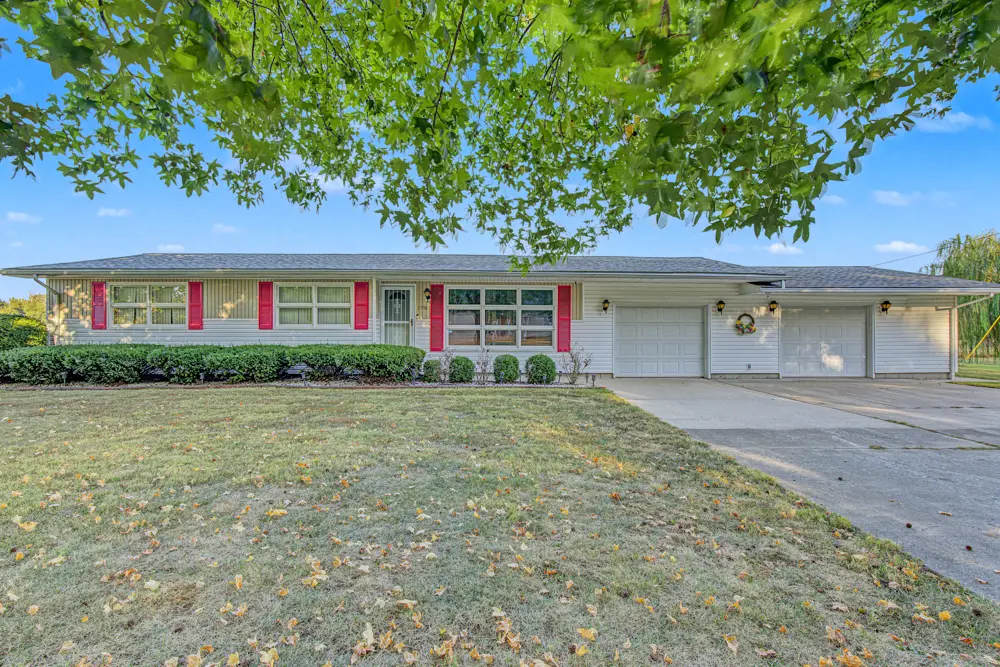 14798 Cherry ST, Sesser, IL 62884