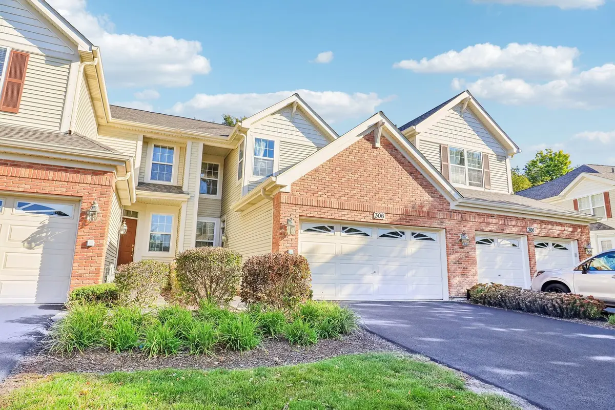 306 Remington DR, St. Charles, IL 60175