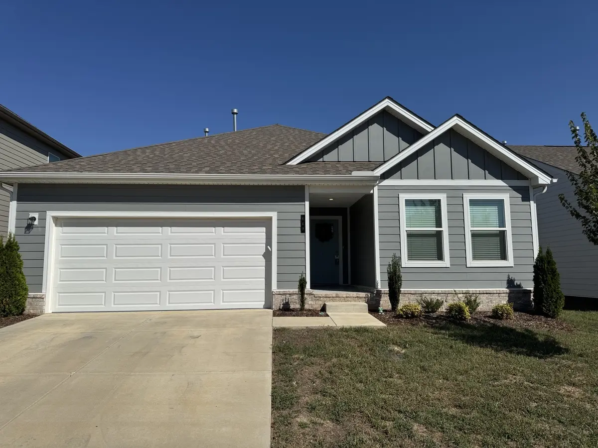 649 Cedar Brook Dr, White House, TN 37188