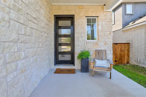1304 Kneehigh LN, Georgetown, TX 78633