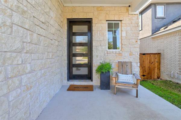 1304 Kneehigh LN, Georgetown, TX 78633