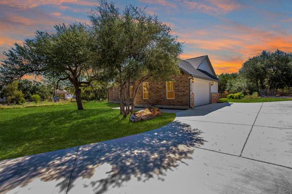 185 Valley Sierra LN, Driftwood, TX 78619