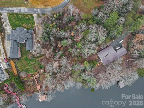 100 Old Ferry LN, Hickory, NC 28601