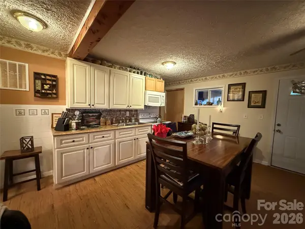 201 Mountain Vista RD, Canton, NC 28716