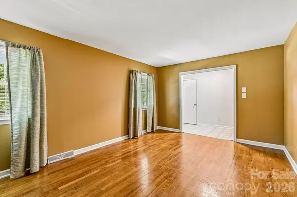 1926 Taylor DR, Gastonia, NC 28052