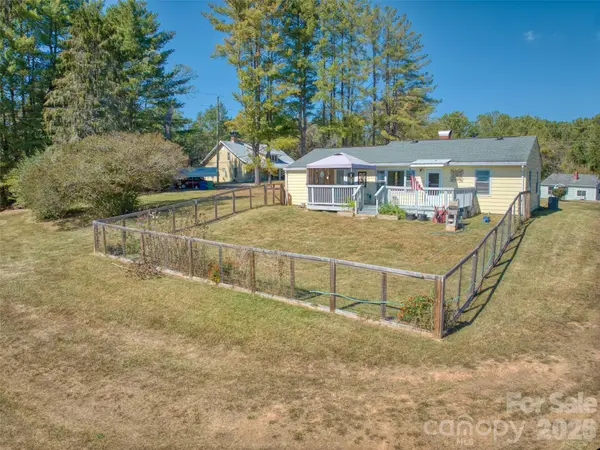99 Justice Ridge RD, Candler, NC 28715