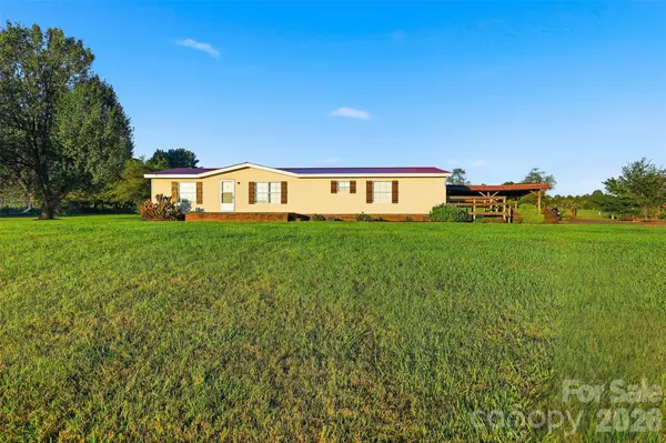 127 White Plains RD, Hiddenite, NC 28636