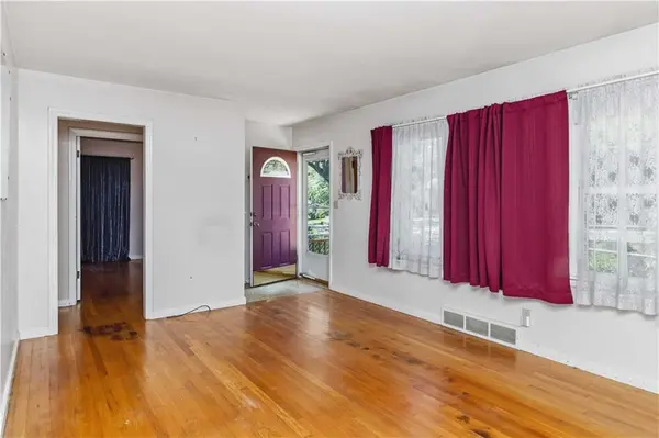 9643 McGee ST, Kansas City, MO 64114