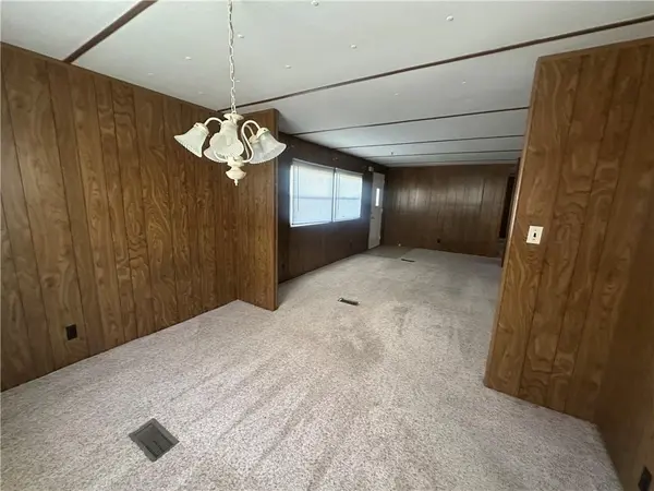 411 W Pine ST, Orrick, MO 64077