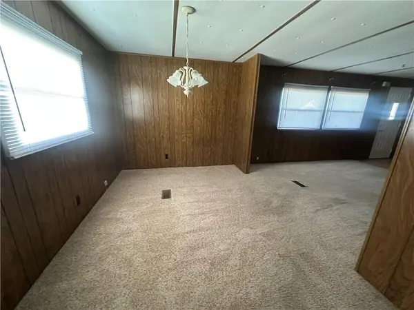 411 W Pine ST, Orrick, MO 64077