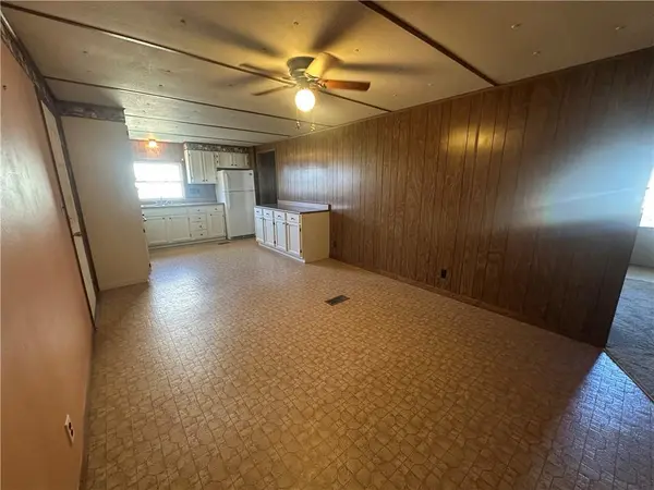 411 W Pine ST, Orrick, MO 64077