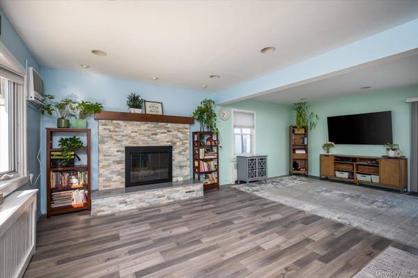 3117 Ward LN, Wantagh, NY 11793