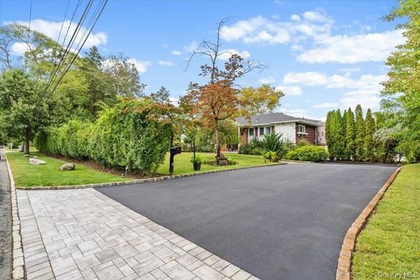 6 Channel DR, Great Neck, NY 11024