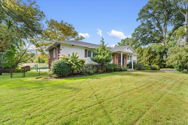 6 Channel DR, Great Neck, NY 11024
