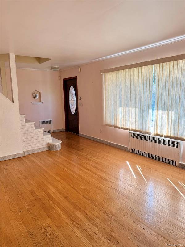 1418 Webster ST, Floral Park, NY 11001