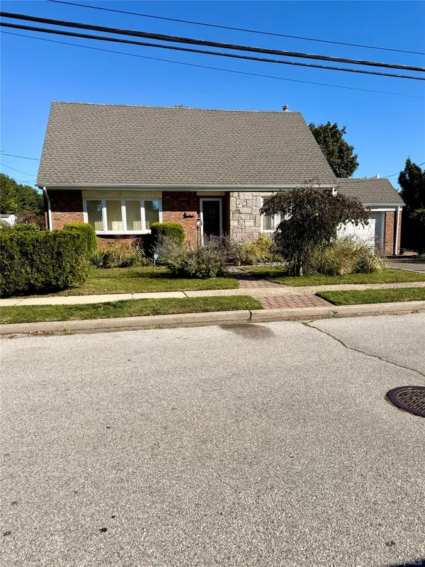 1418 Webster ST, Floral Park, NY 11001
