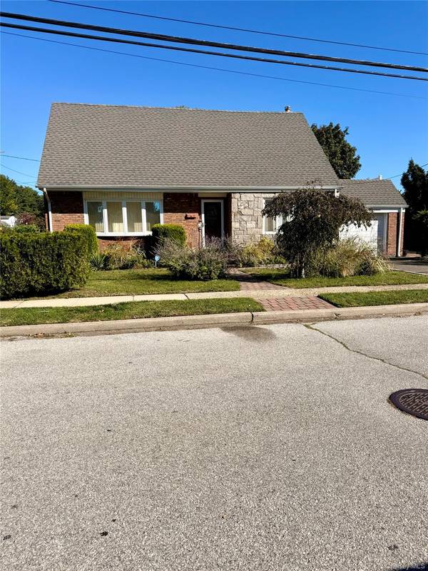 1418 Webster ST, Floral Park, NY 11001