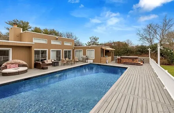 32 Lewis RD, East Quogue, NY 11942