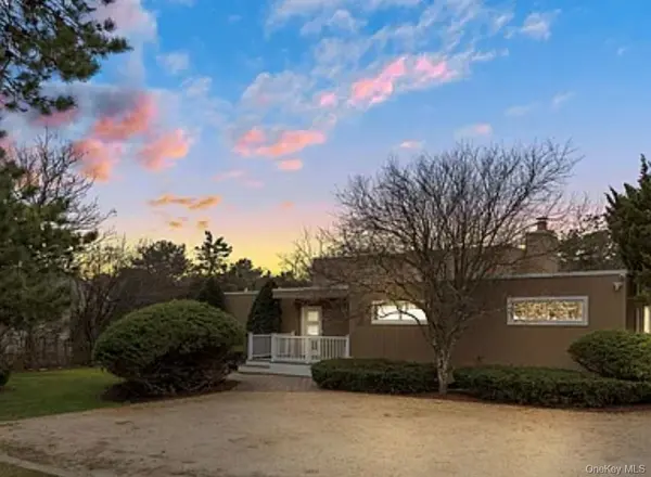 32 Lewis RD, East Quogue, NY 11942