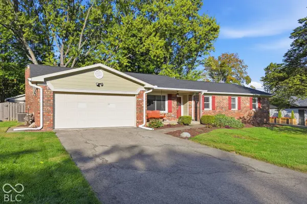 36 Lansdowne LN, Carmel, IN 46033