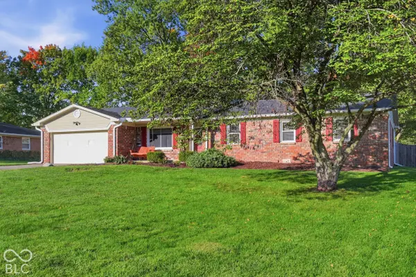 36 Lansdowne LN, Carmel, IN 46033