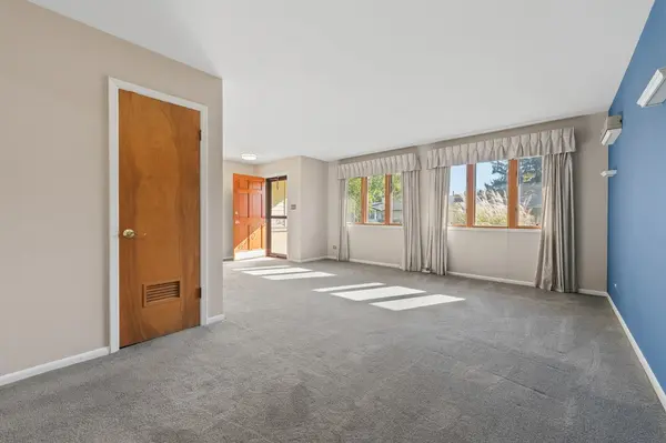 540 Edgewood LN, Elk Grove Village, IL 60007