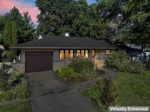 540 Edgewood LN, Elk Grove Village, IL 60007