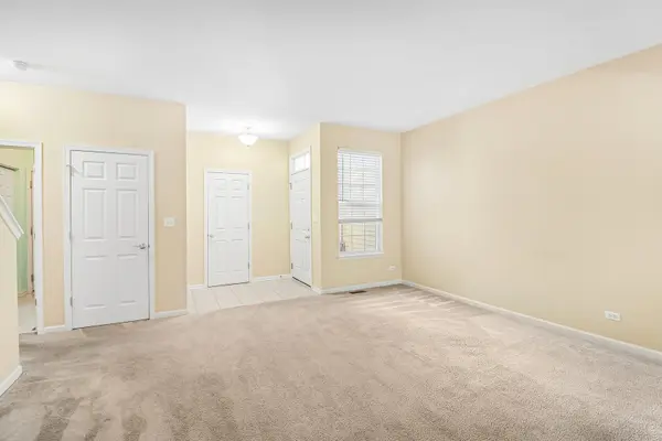 306 Remington DR, St. Charles, IL 60175