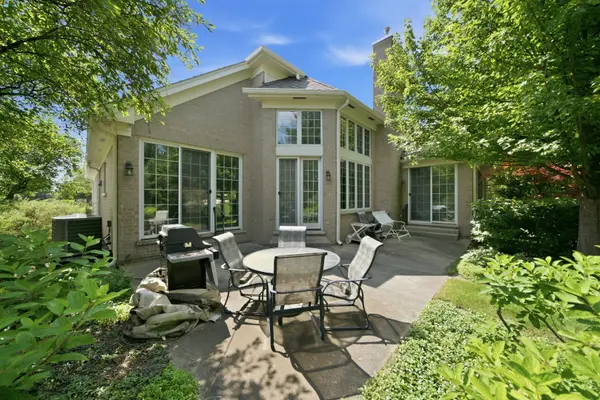 2004 Claridge CT, Northbrook, IL 60062